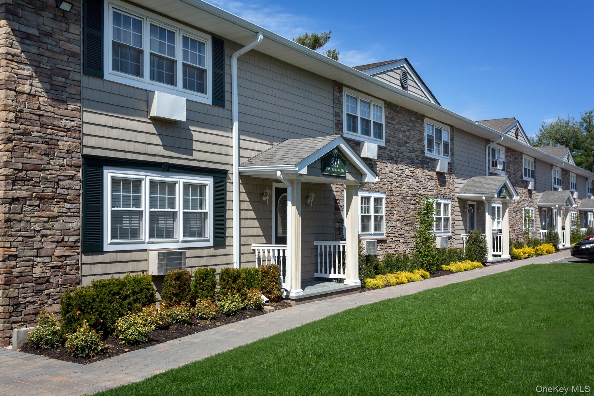 817 Long Island Avenue # 14B, Deer Park, NY 11729