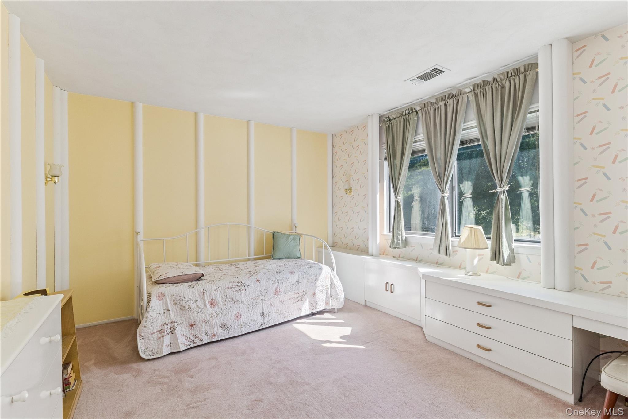 3 Timber Ridge Drive, Holbrook, NY 11741