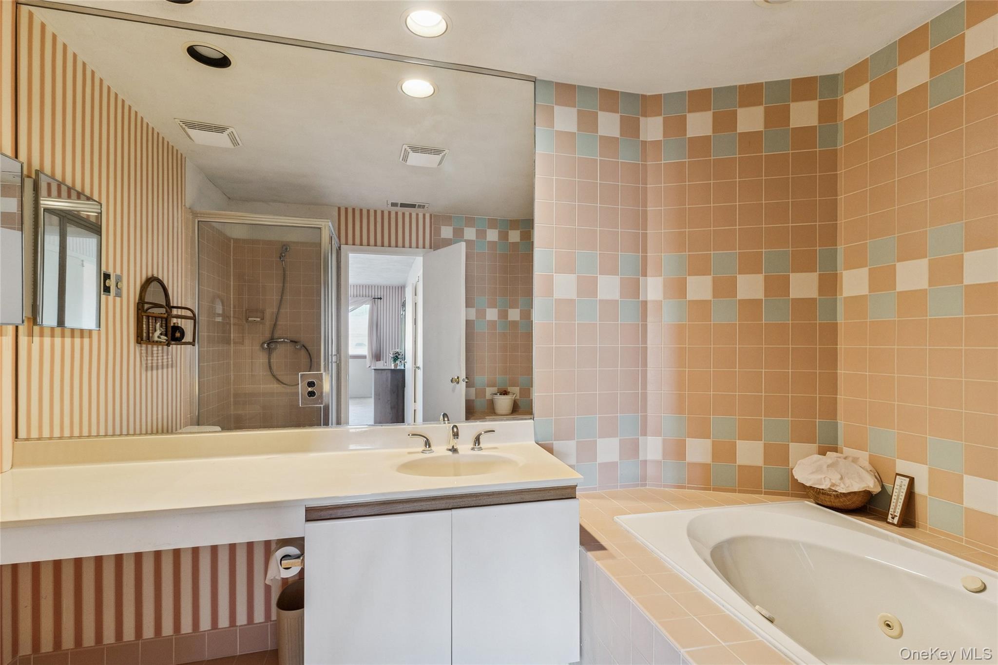 3 Timber Ridge Drive, Holbrook, NY 11741