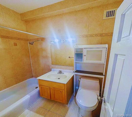 61-20 Grand Central Parkway # B1501, Forest Hills, NY 11375