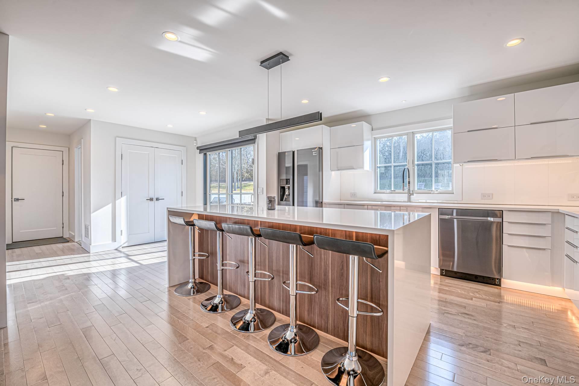 14 Atterbury Road, Southampton, NY 11968