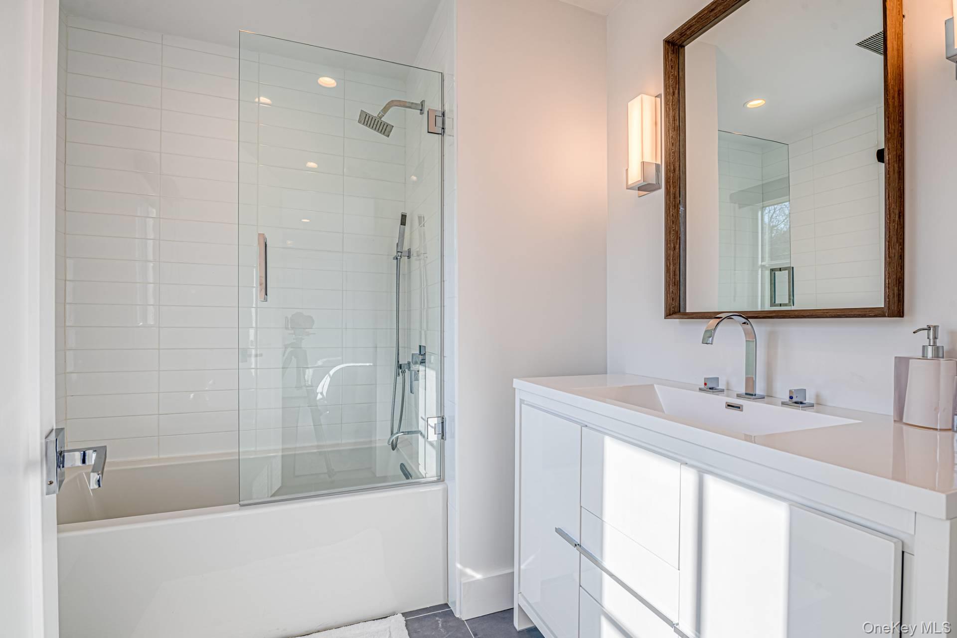 14 Atterbury Road, Southampton, NY 11968