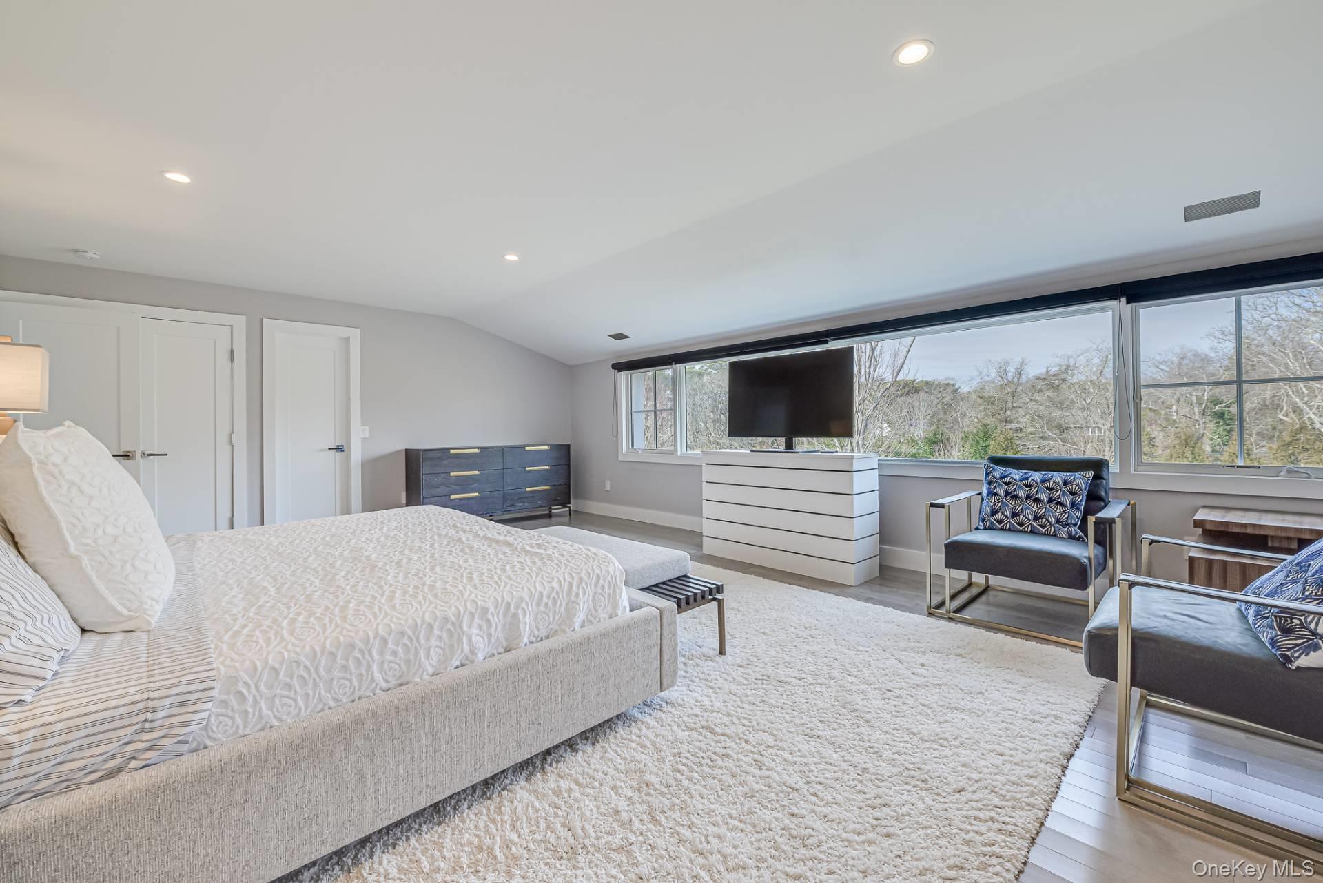 14 Atterbury Road, Southampton, NY 11968