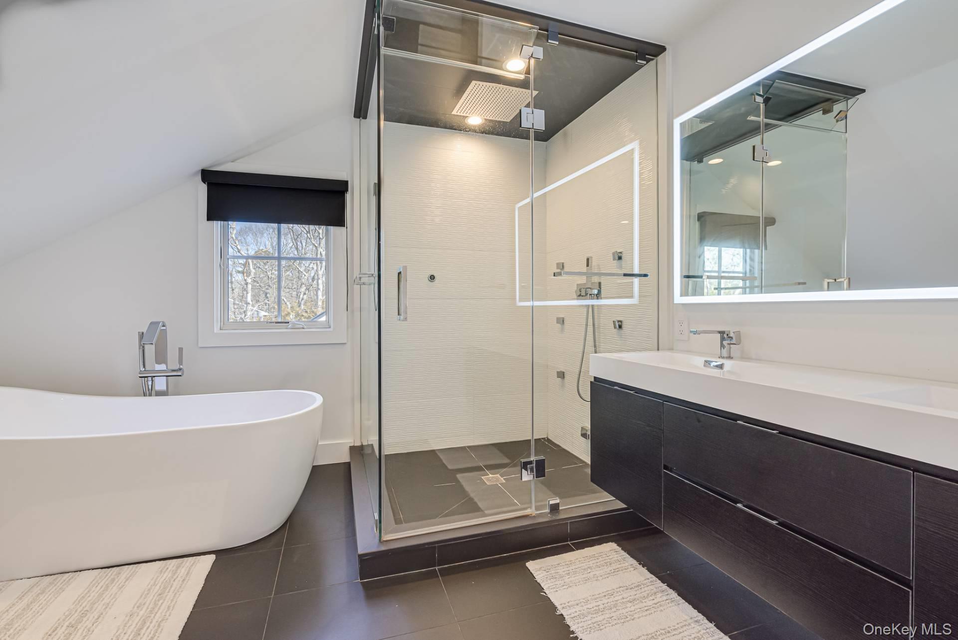 14 Atterbury Road, Southampton, NY 11968