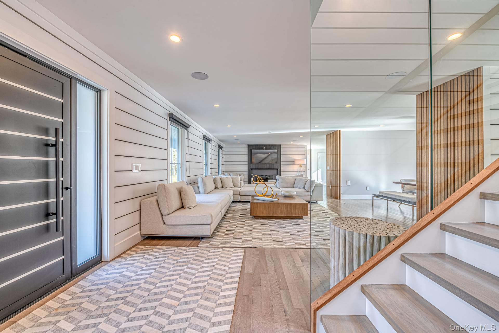 14 Atterbury Road, Southampton, NY 11968