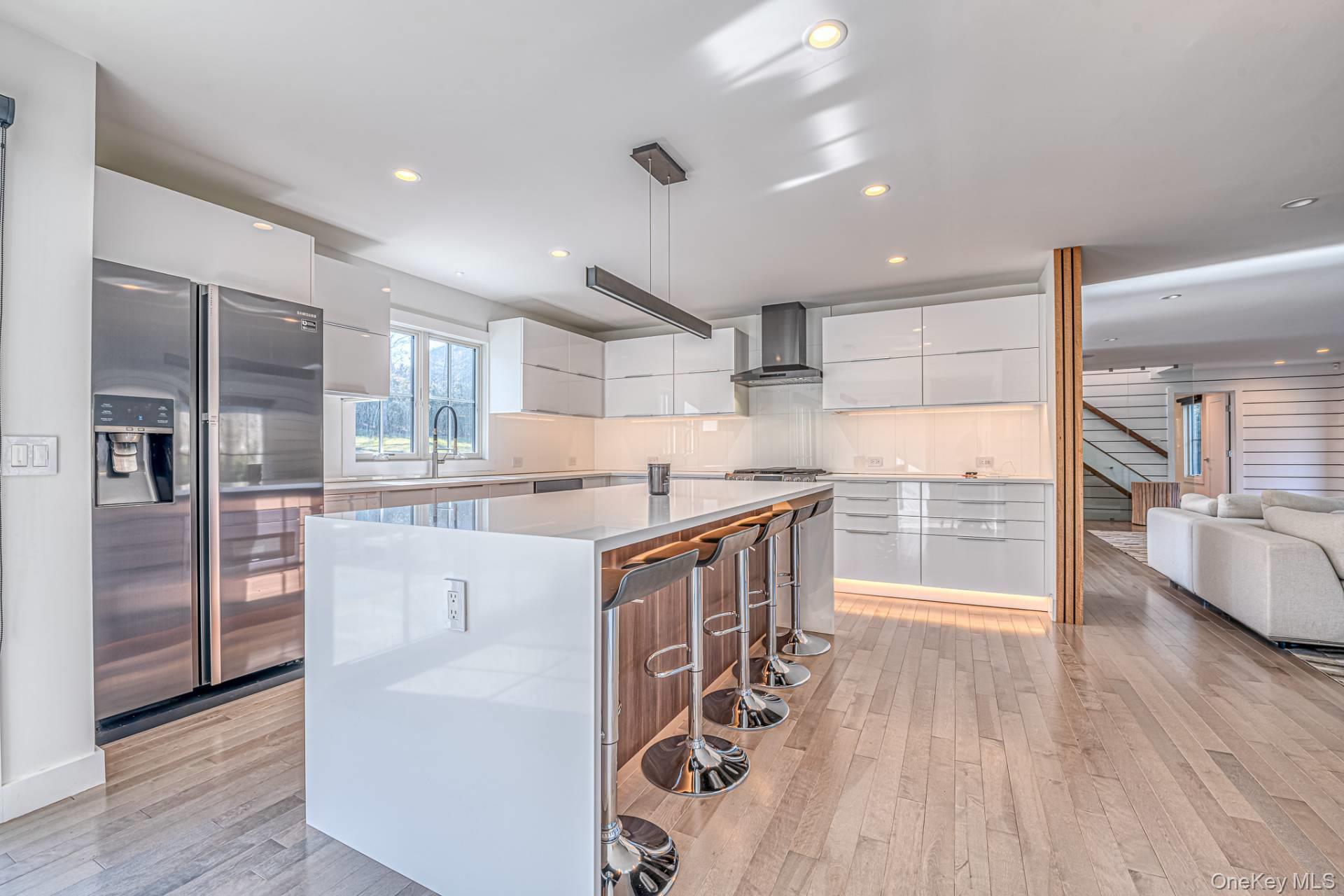 14 Atterbury Road, Southampton, NY 11968