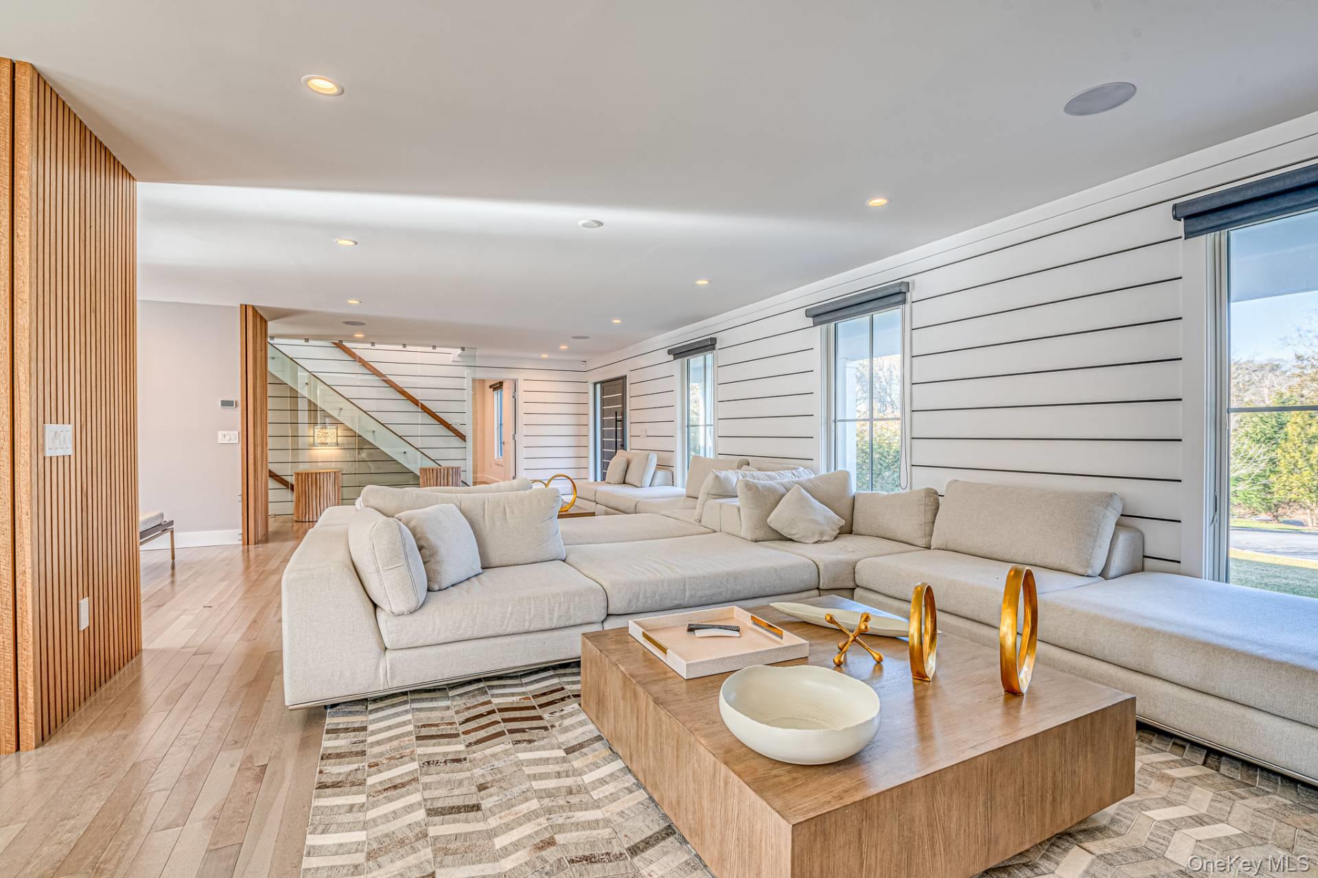 14 Atterbury Road, Southampton, NY 11968