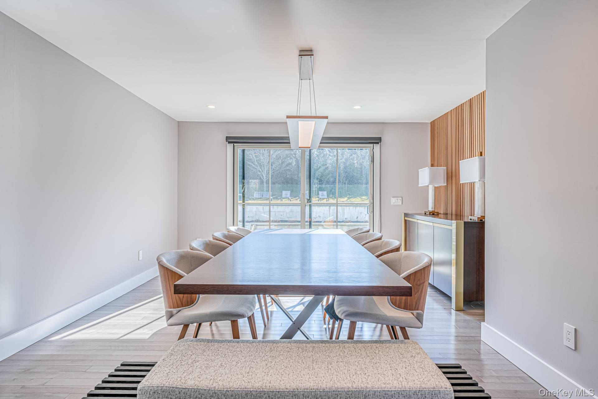 14 Atterbury Road, Southampton, NY 11968