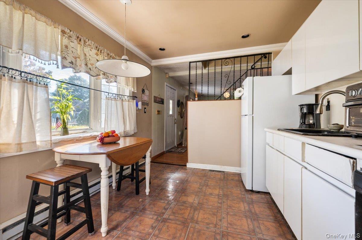 34 Curve Lane, Levittown, NY 11756