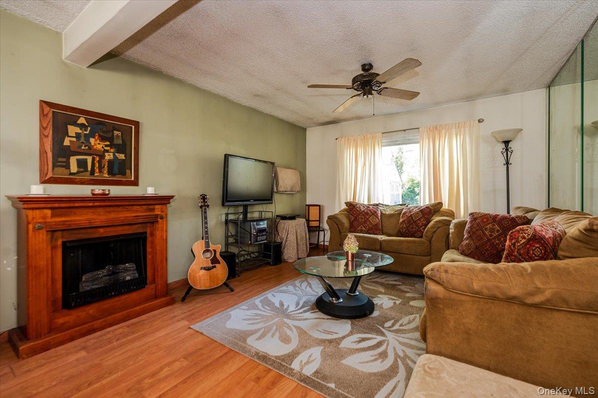 34 Curve Lane, Levittown, NY 11756