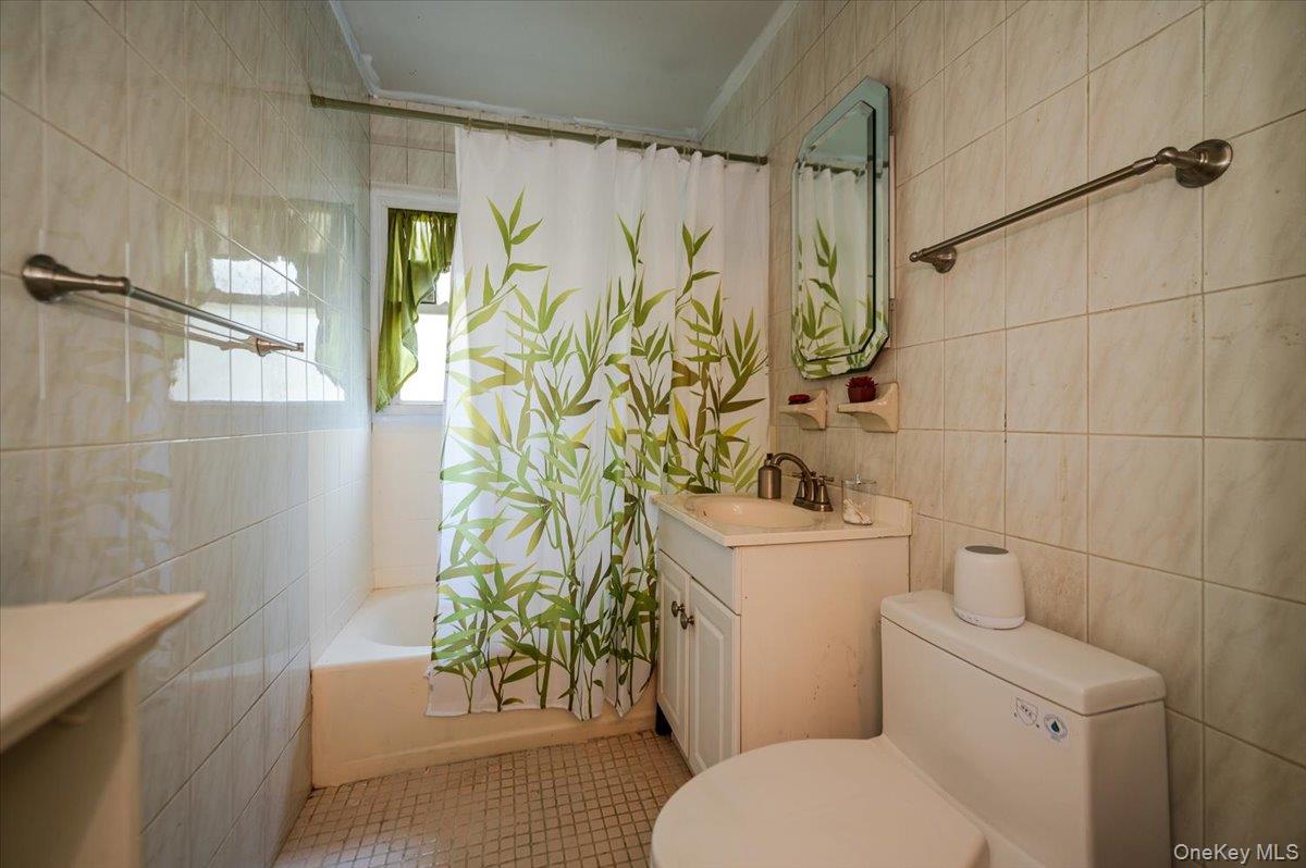 34 Curve Lane, Levittown, NY 11756