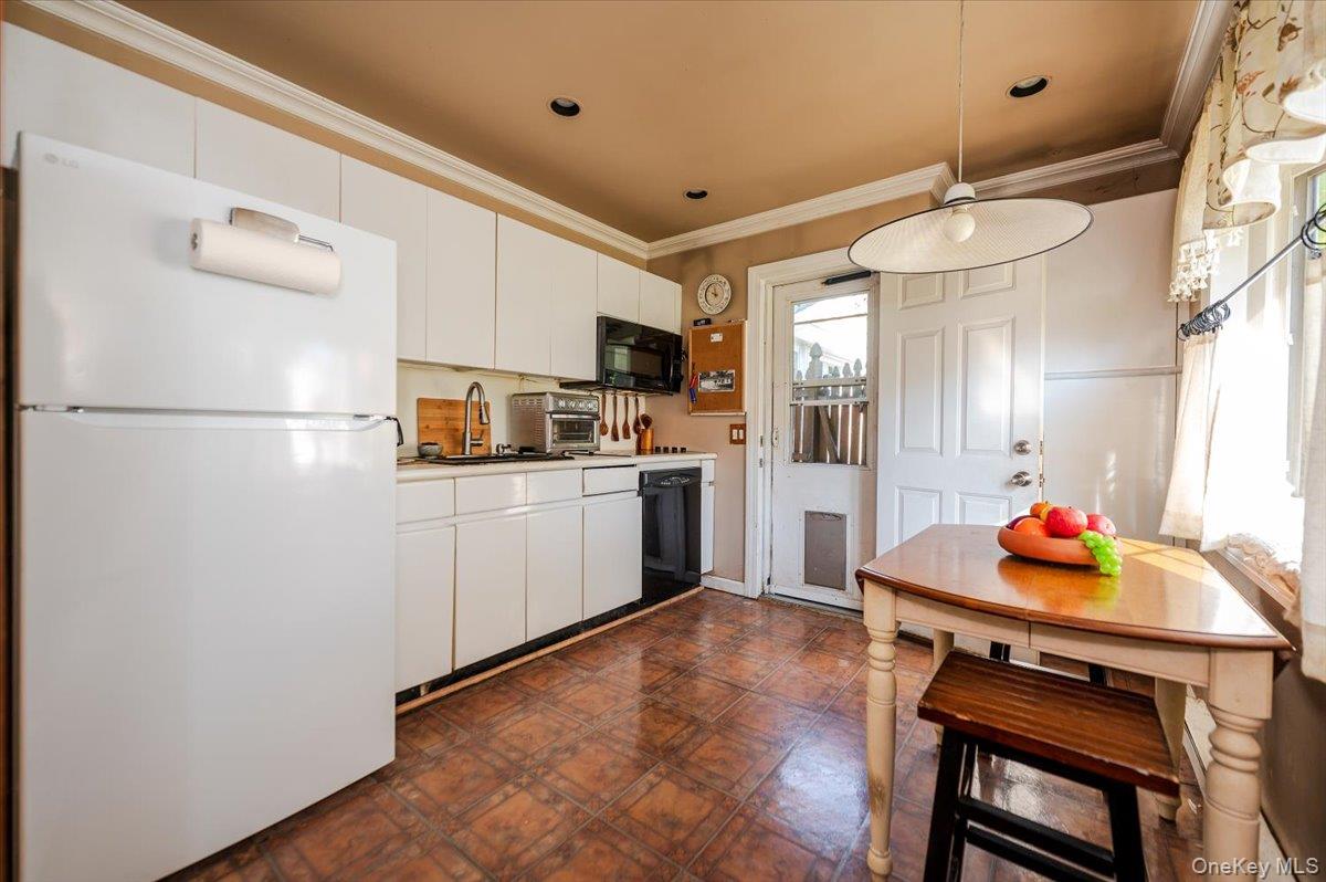 34 Curve Lane, Levittown, NY 11756