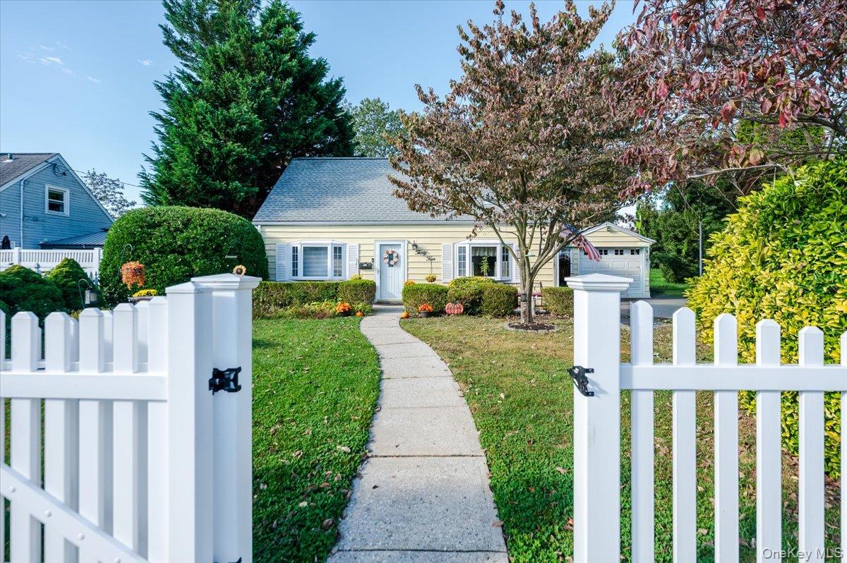 34 Curve Lane, Levittown, NY 11756