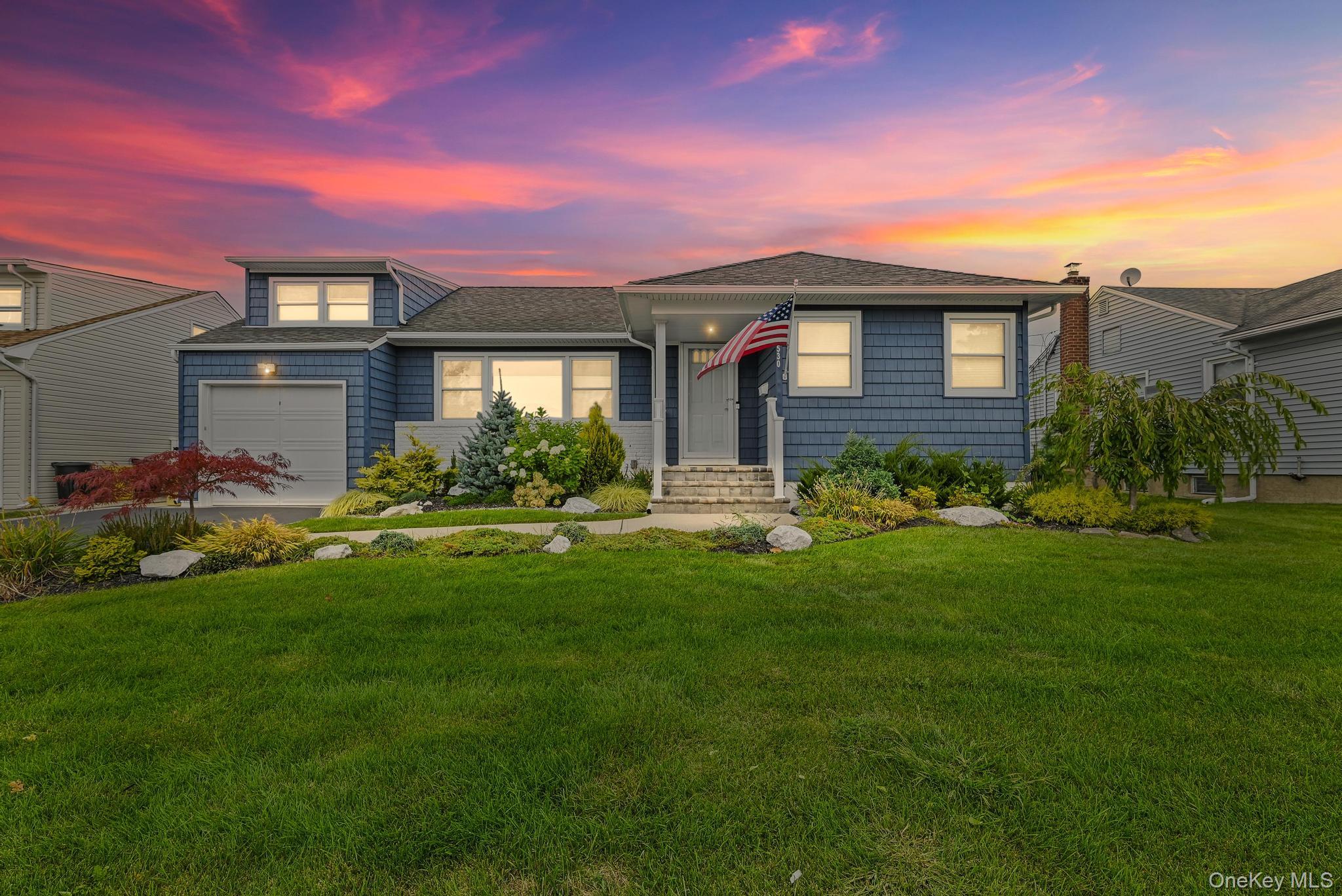 530 N Hawthorne Street, Massapequa, NY 11758