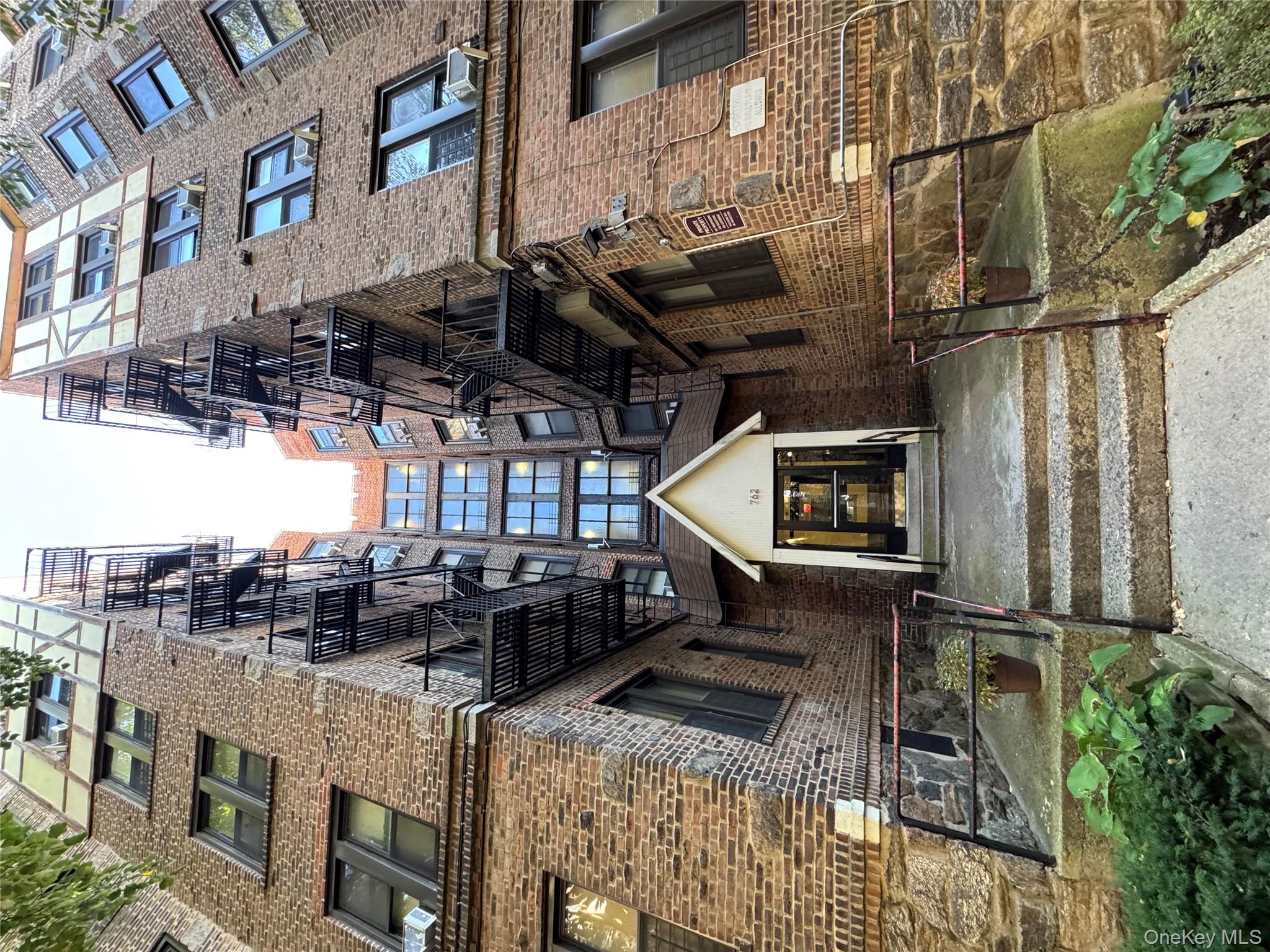 762 Brady Avenue # 221, Bronx, NY 10462