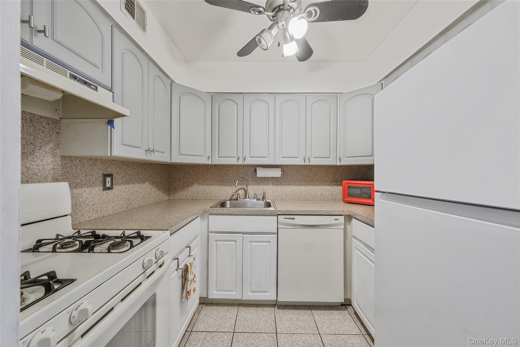 136 Bailey Court # 136, Middle Island, NY 11953