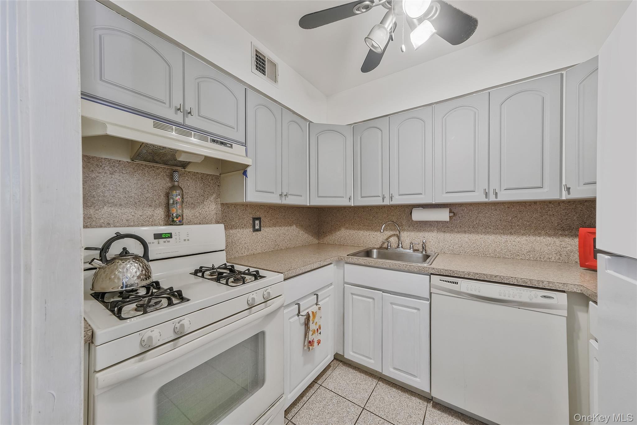 136 Bailey Court # 136, Middle Island, NY 11953