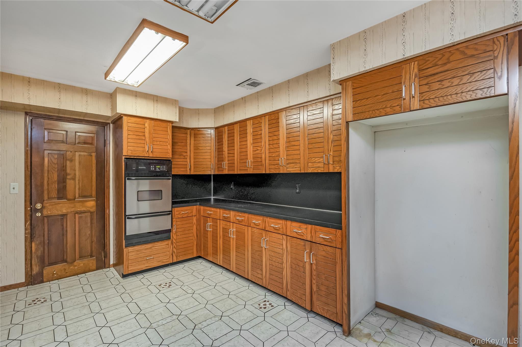 1 Wunaquit Drive, Bayville, NY 11709