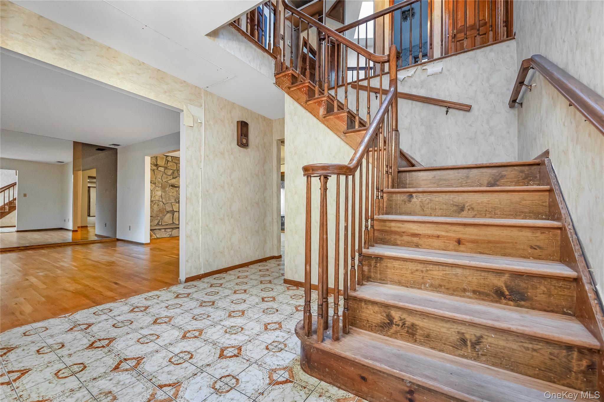 1 Wunaquit Drive, Bayville, NY 11709