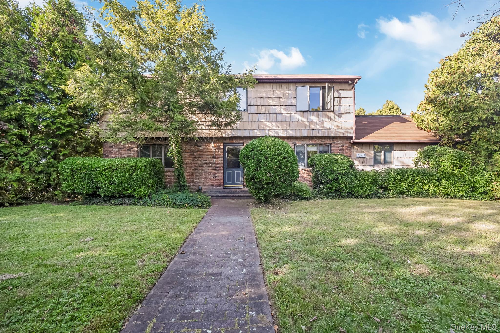 1 Wunaquit Drive, Bayville, NY 11709