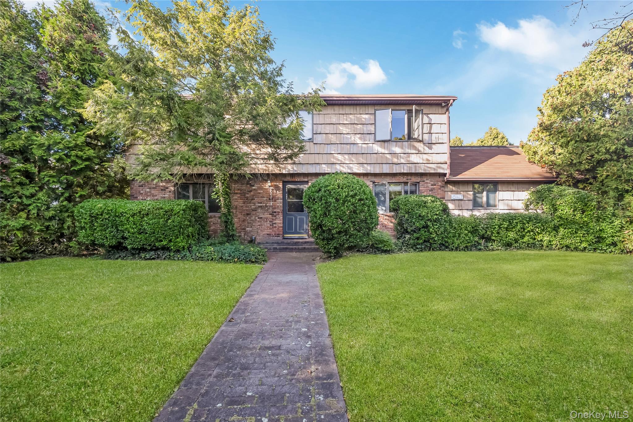 1 Wunaquit Drive, Bayville, NY 11709