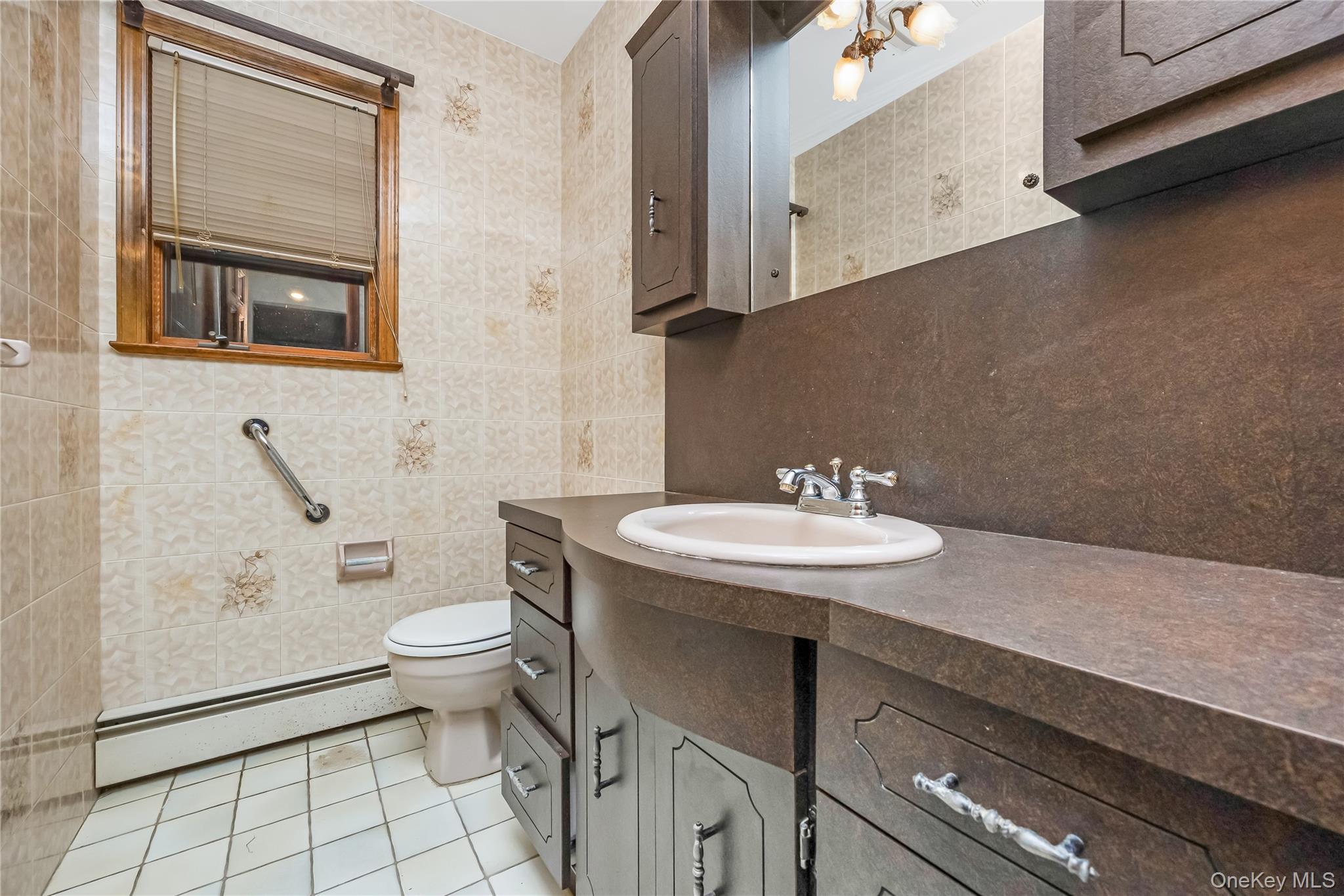 1 Wunaquit Drive, Bayville, NY 11709