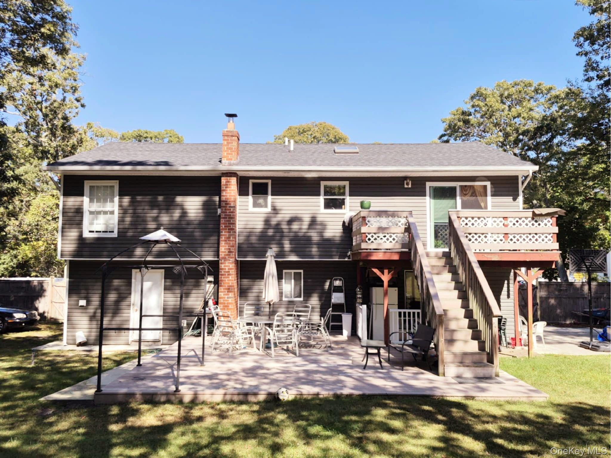 40 Pauls Path, Coram, NY 11727