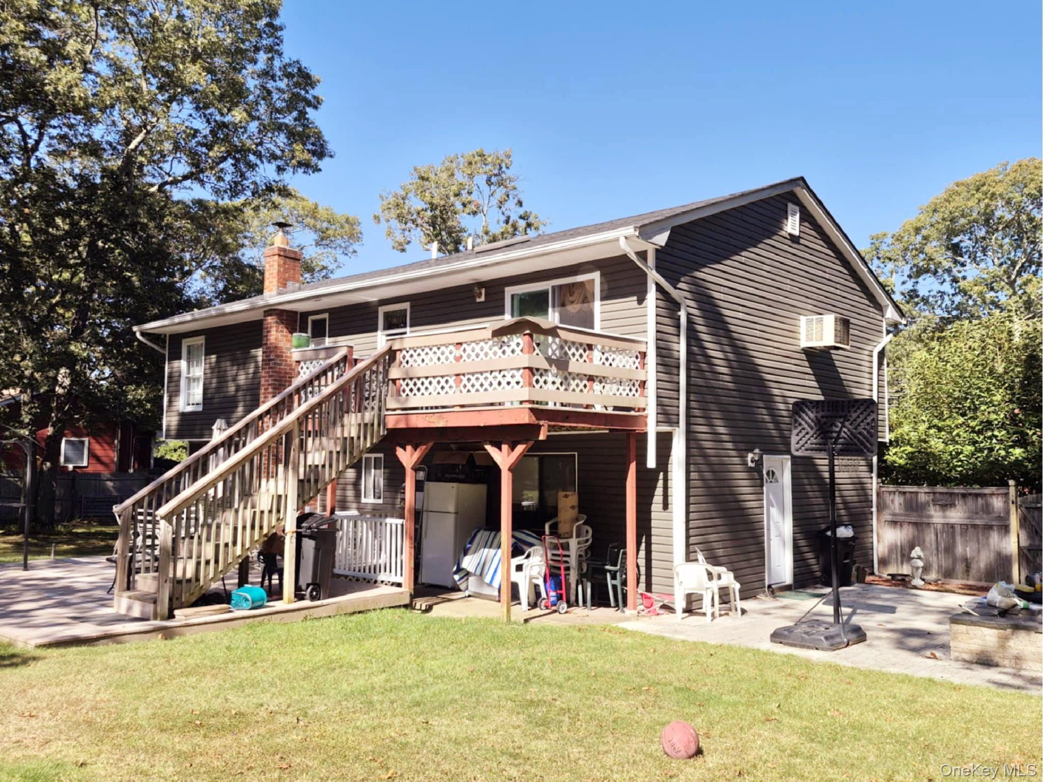 40 Pauls Path, Coram, NY 11727