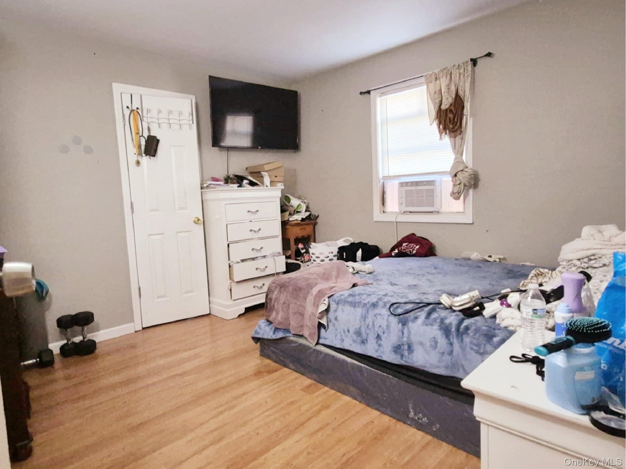 40 Pauls Path, Coram, NY 11727