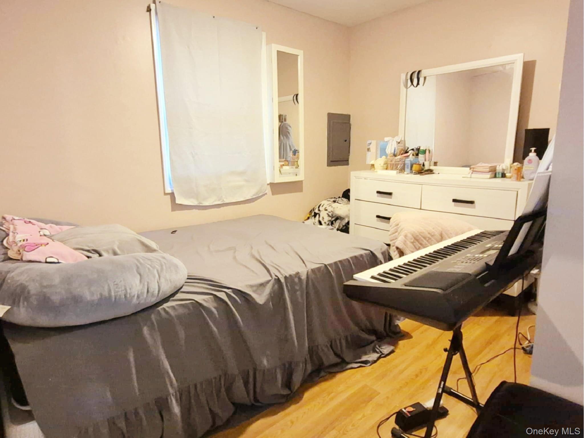 40 Pauls Path, Coram, NY 11727