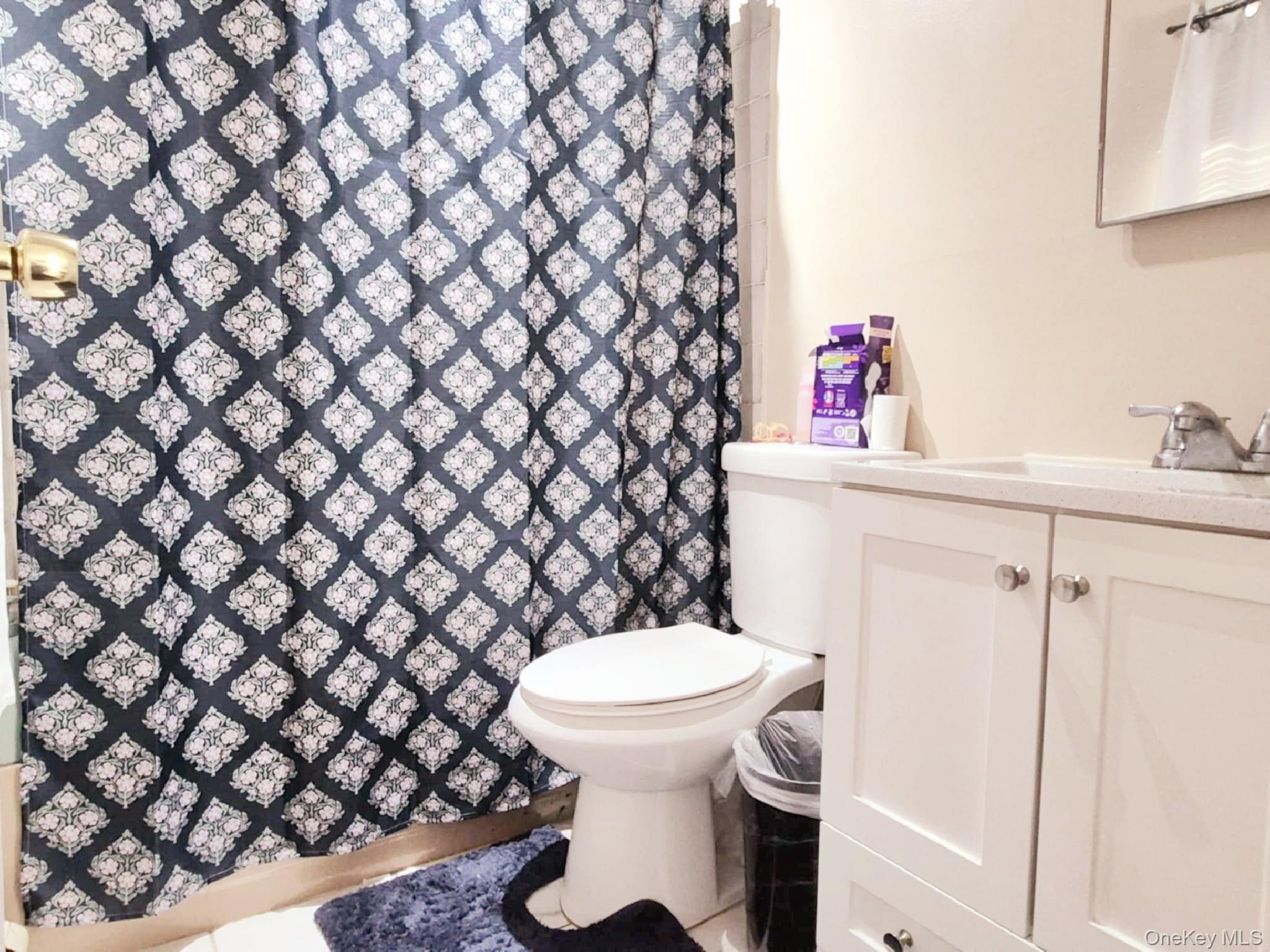 40 Pauls Path, Coram, NY 11727