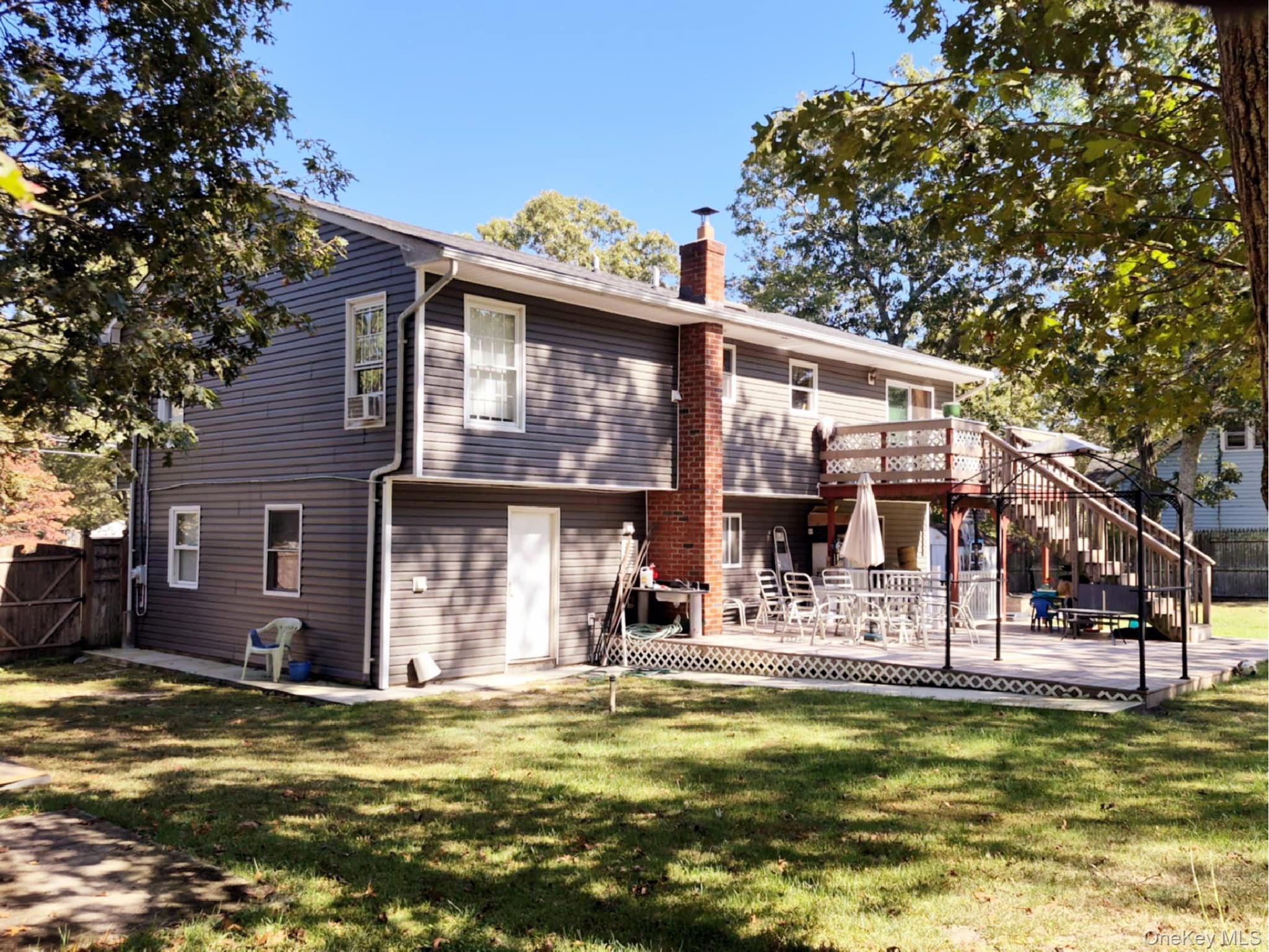 40 Pauls Path, Coram, NY 11727