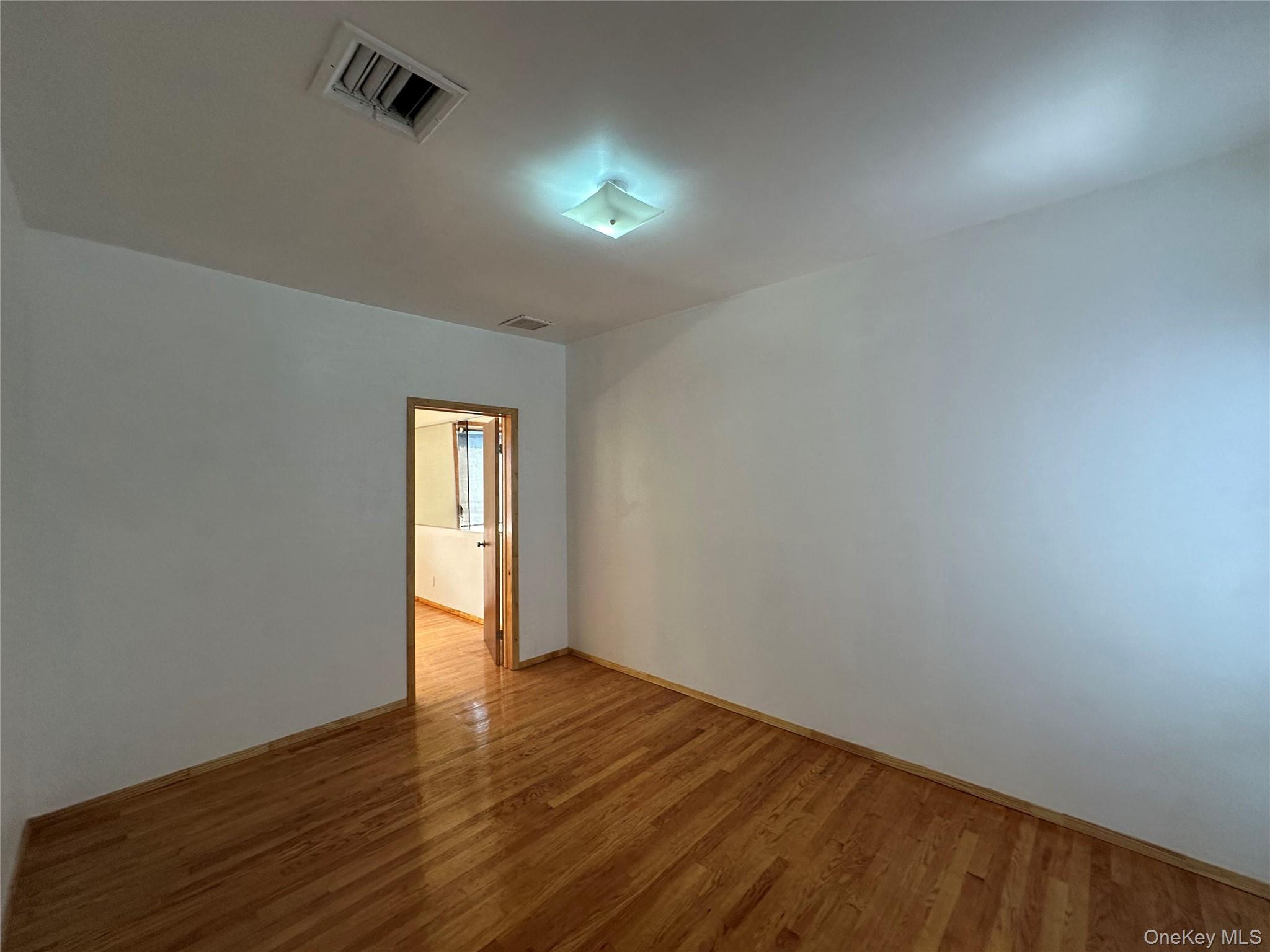 76-09 Roosevelt Avenue, Jackson Heights, NY 11372