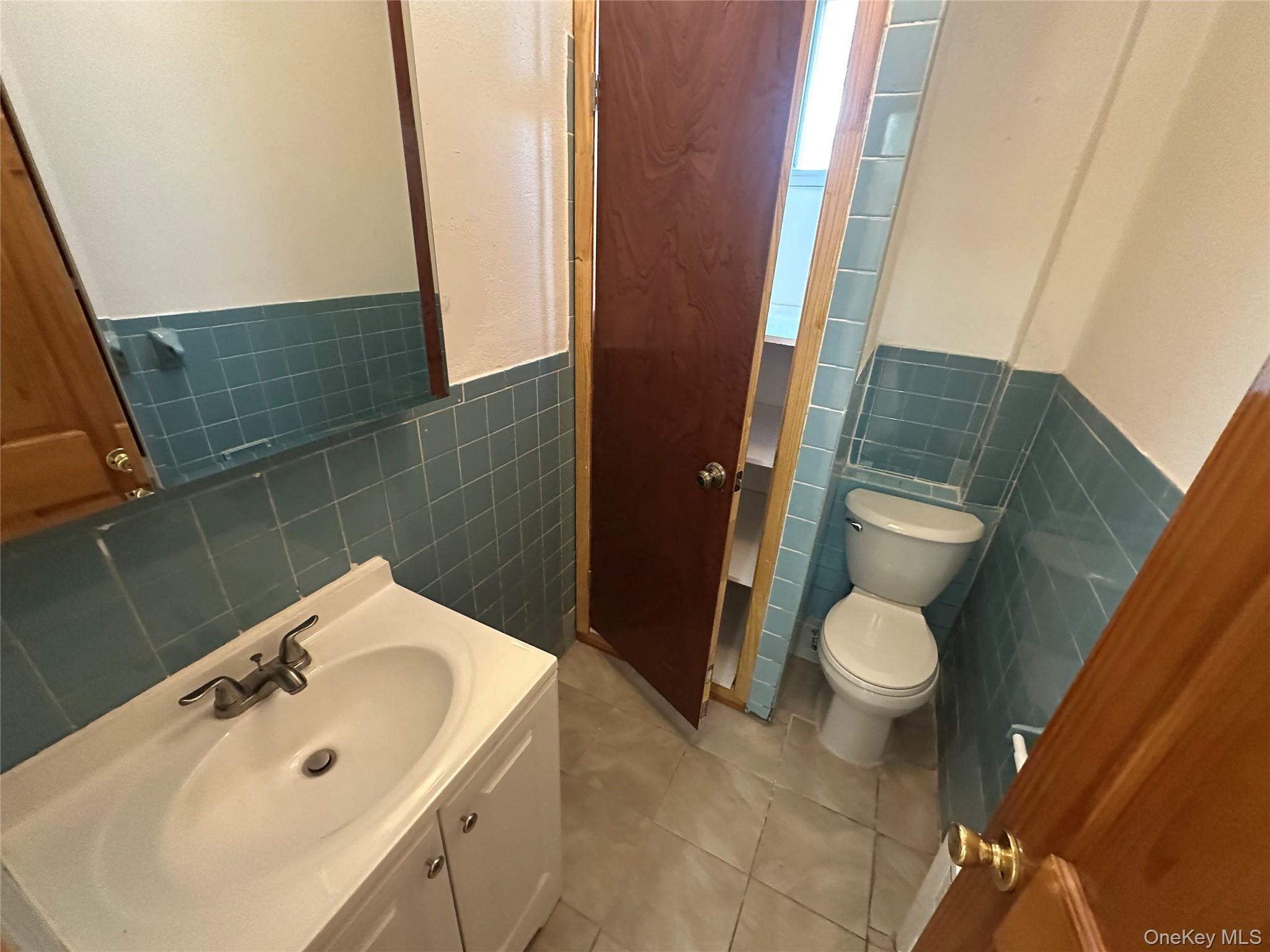 76-09 Roosevelt Avenue, Jackson Heights, NY 11372