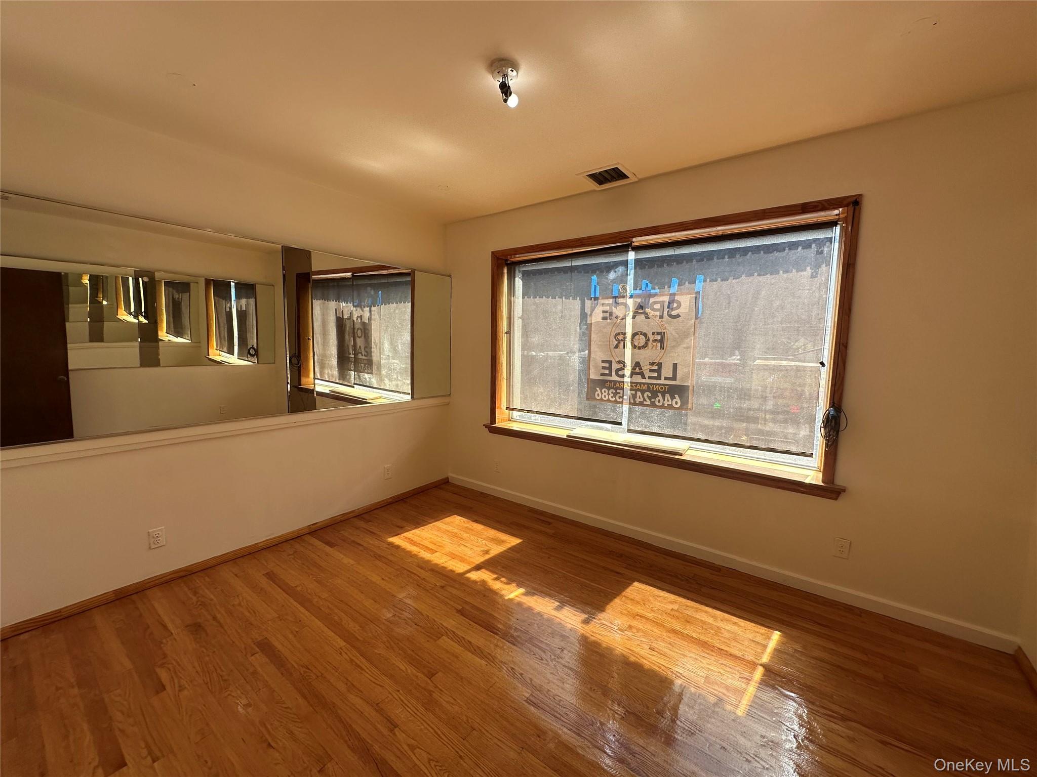 76-09 Roosevelt Avenue, Jackson Heights, NY 11372