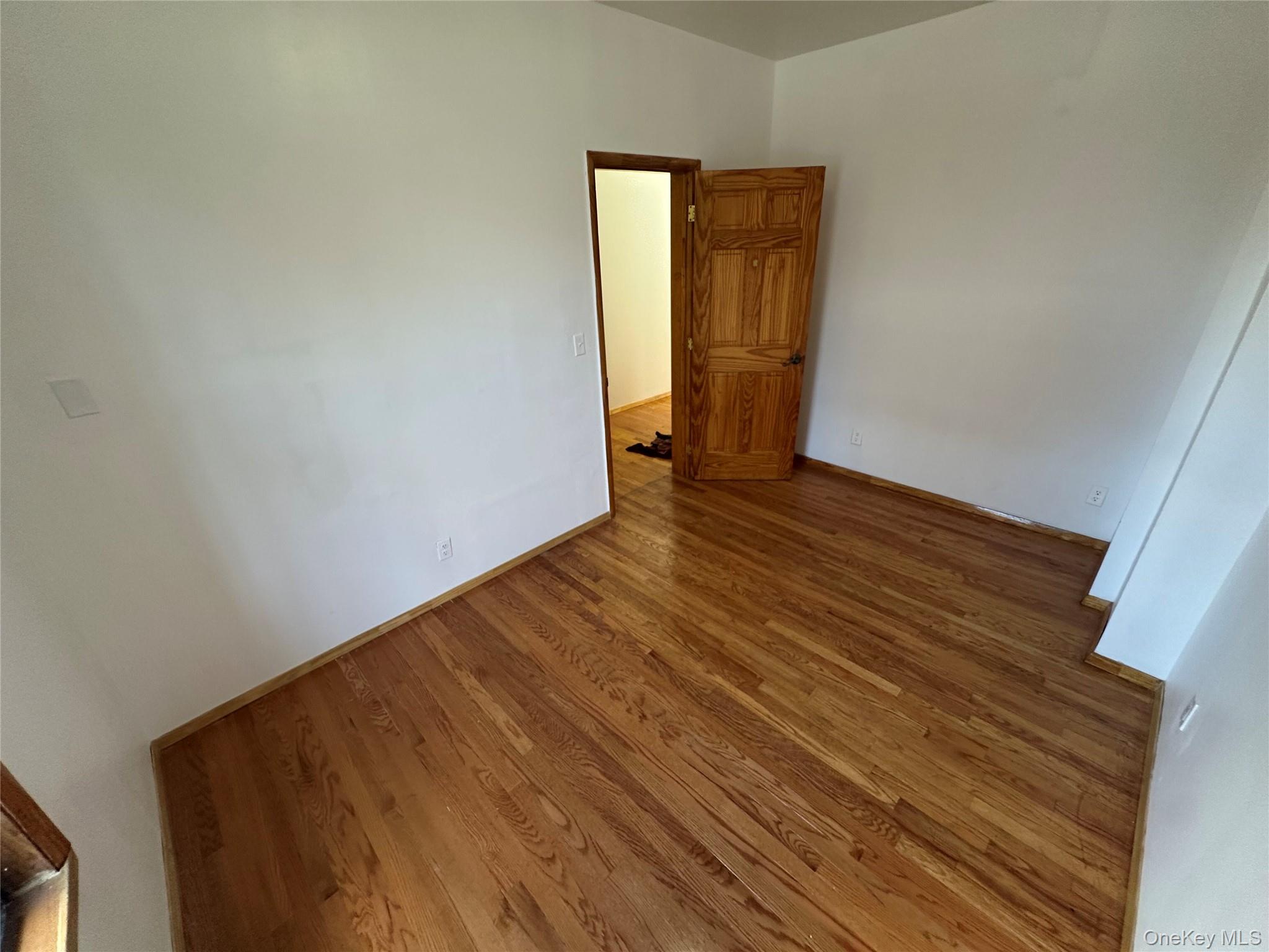 76-09 Roosevelt Avenue, Jackson Heights, NY 11372