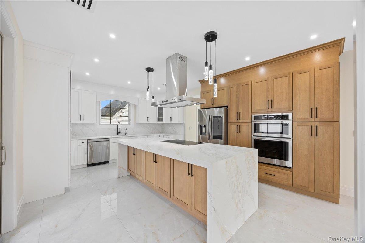 2481 Putnam Drive, East Meadow, NY 11554