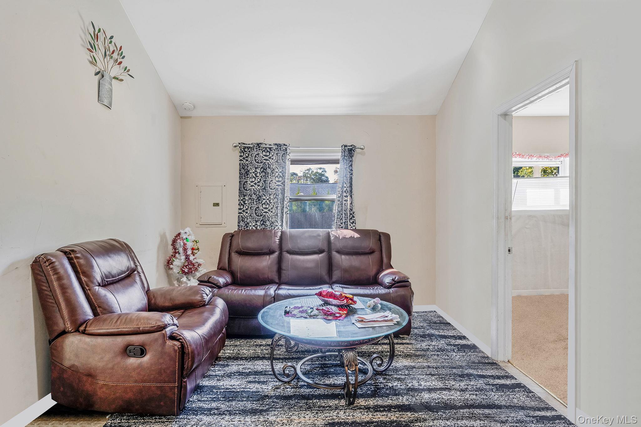 15 Sayville Road, Mastic Beach, NY 11951