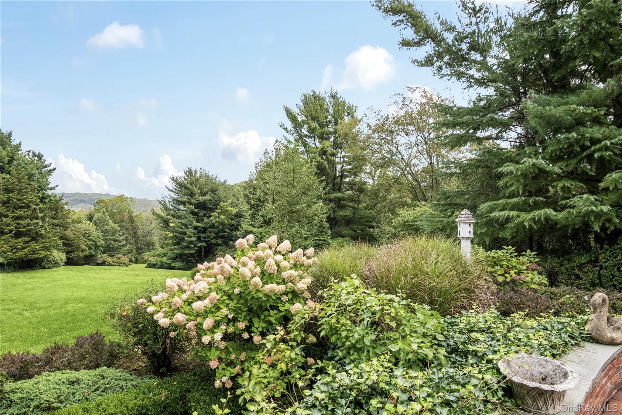 1276 Ridge Road, Laurel Hollow, NY 11791