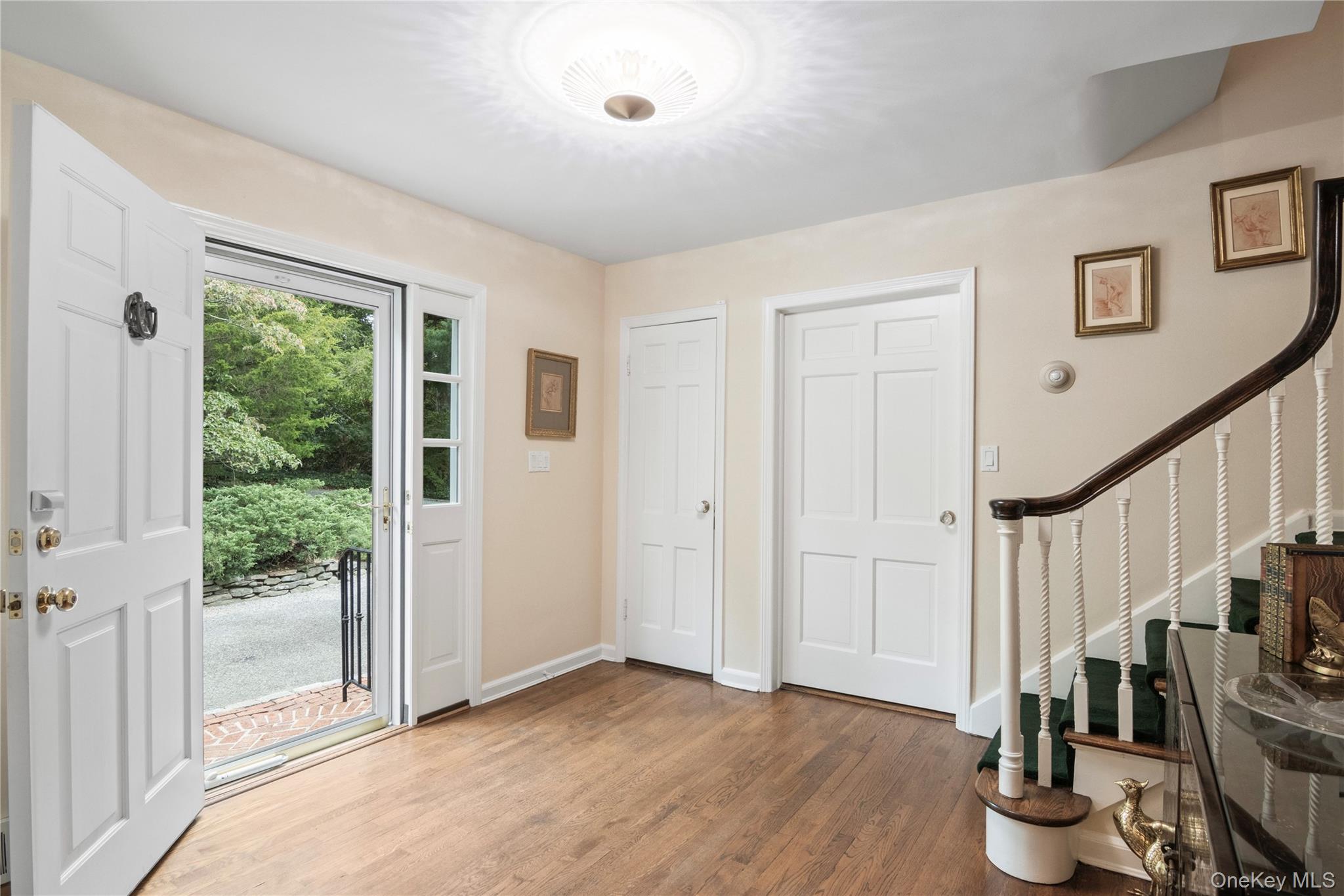 1276 Ridge Road, Laurel Hollow, NY 11791