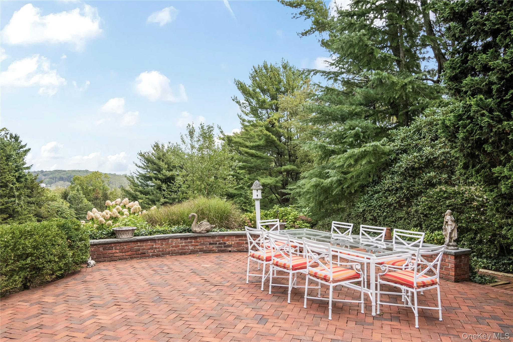 1276 Ridge Road, Laurel Hollow, NY 11791