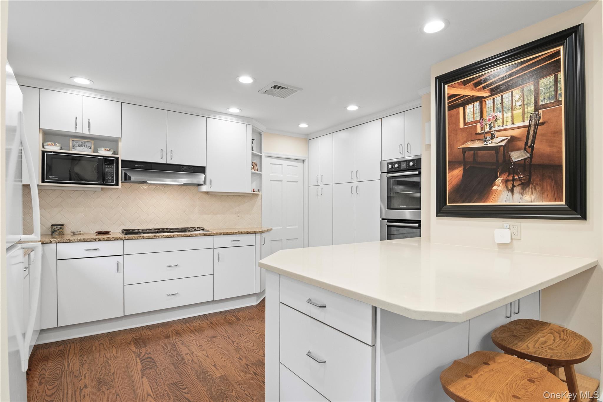 1276 Ridge Road, Laurel Hollow, NY 11791