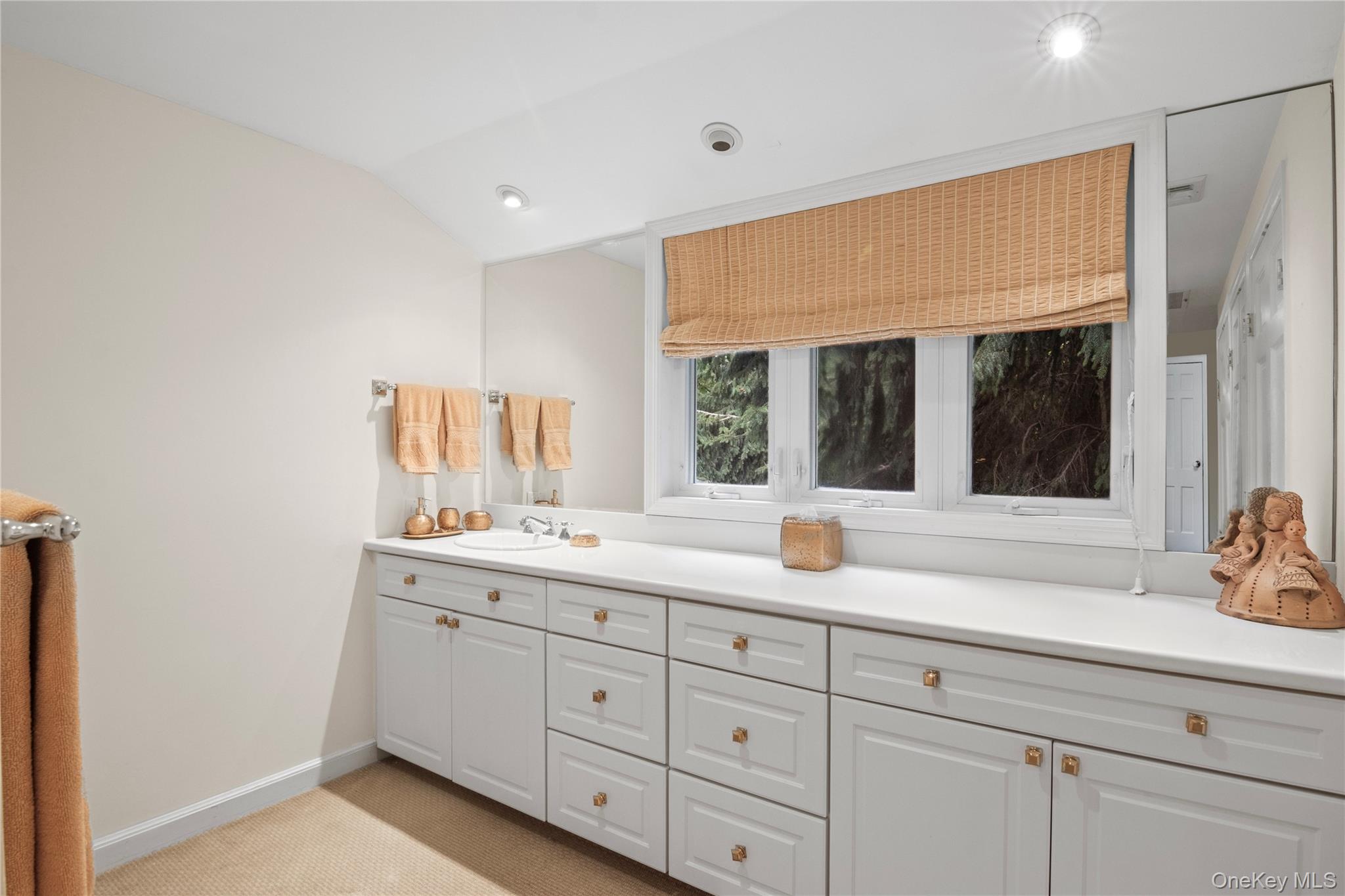 1276 Ridge Road, Laurel Hollow, NY 11791