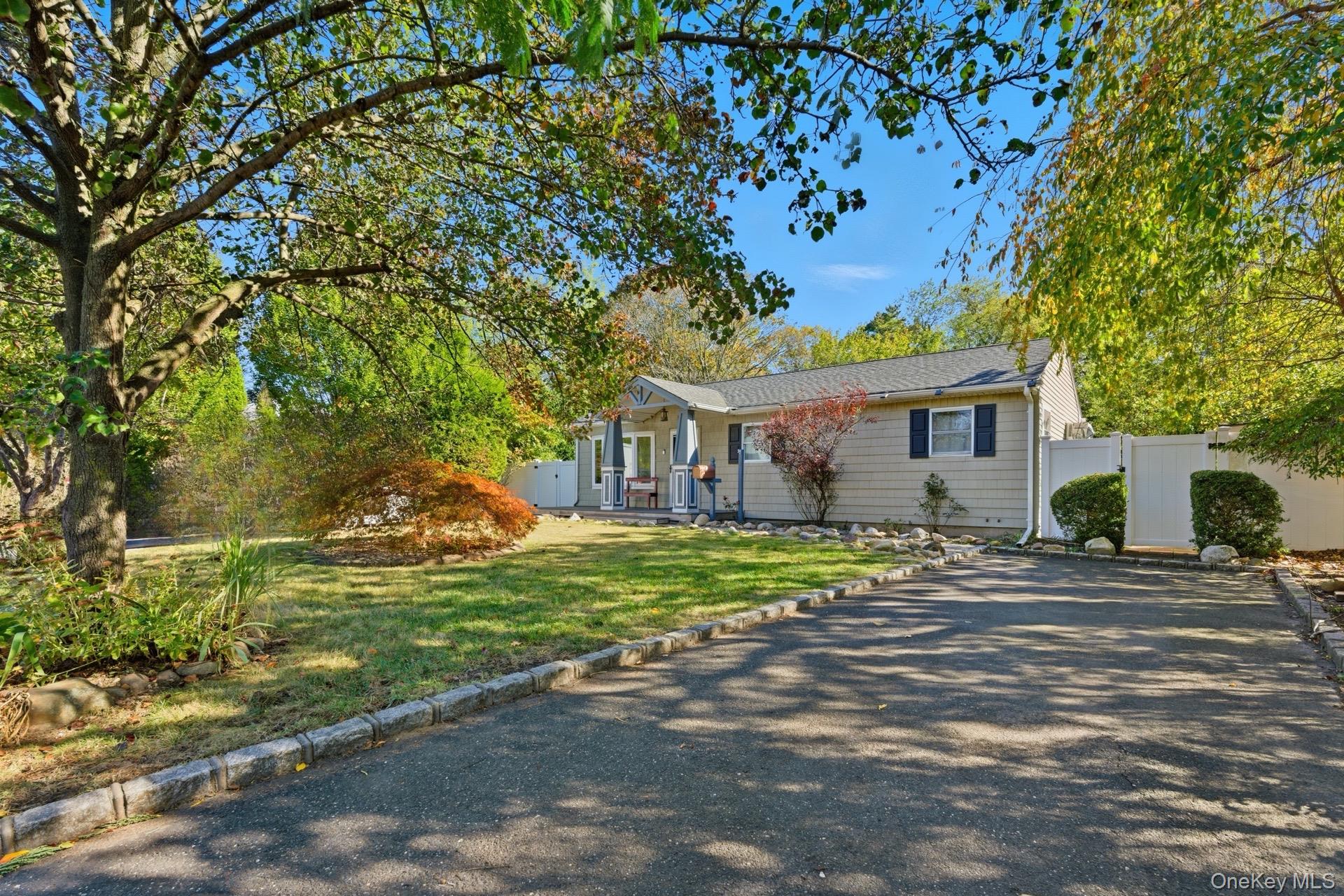 1537 N Thompson Drive, Bay Shore, NY 11706