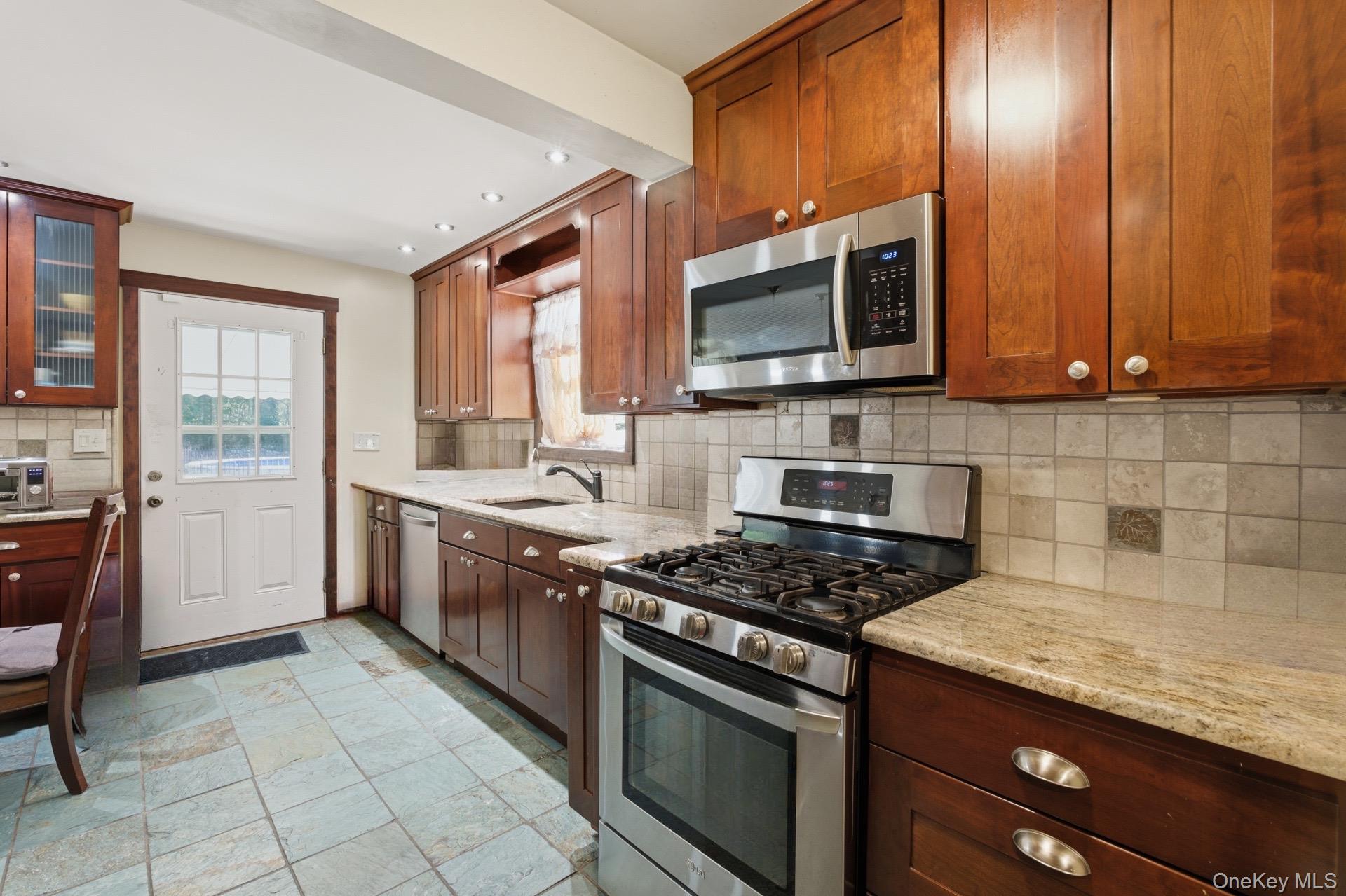 1537 N Thompson Drive, Bay Shore, NY 11706