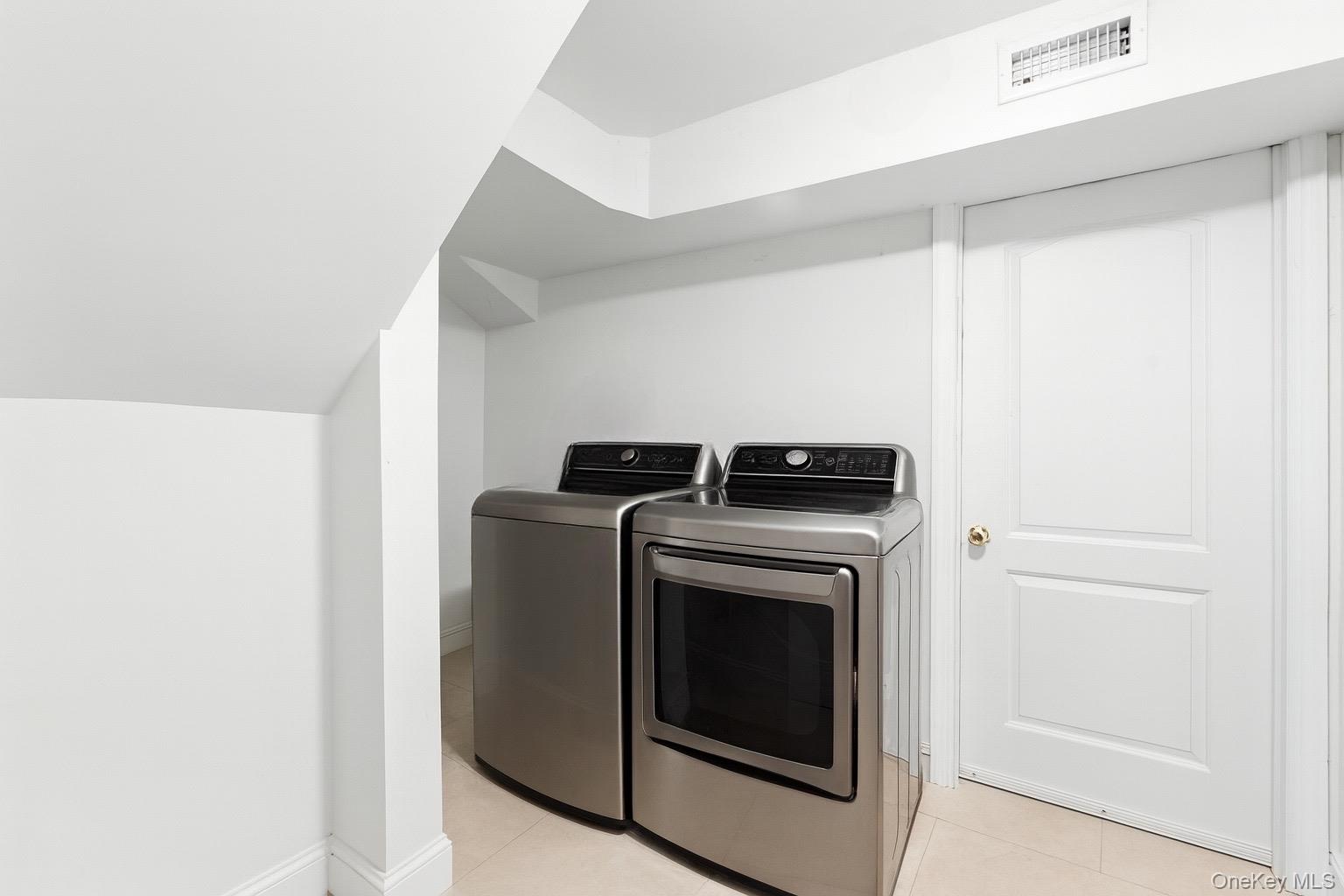 28 Ozark Street, Ronkonkoma, NY 11779