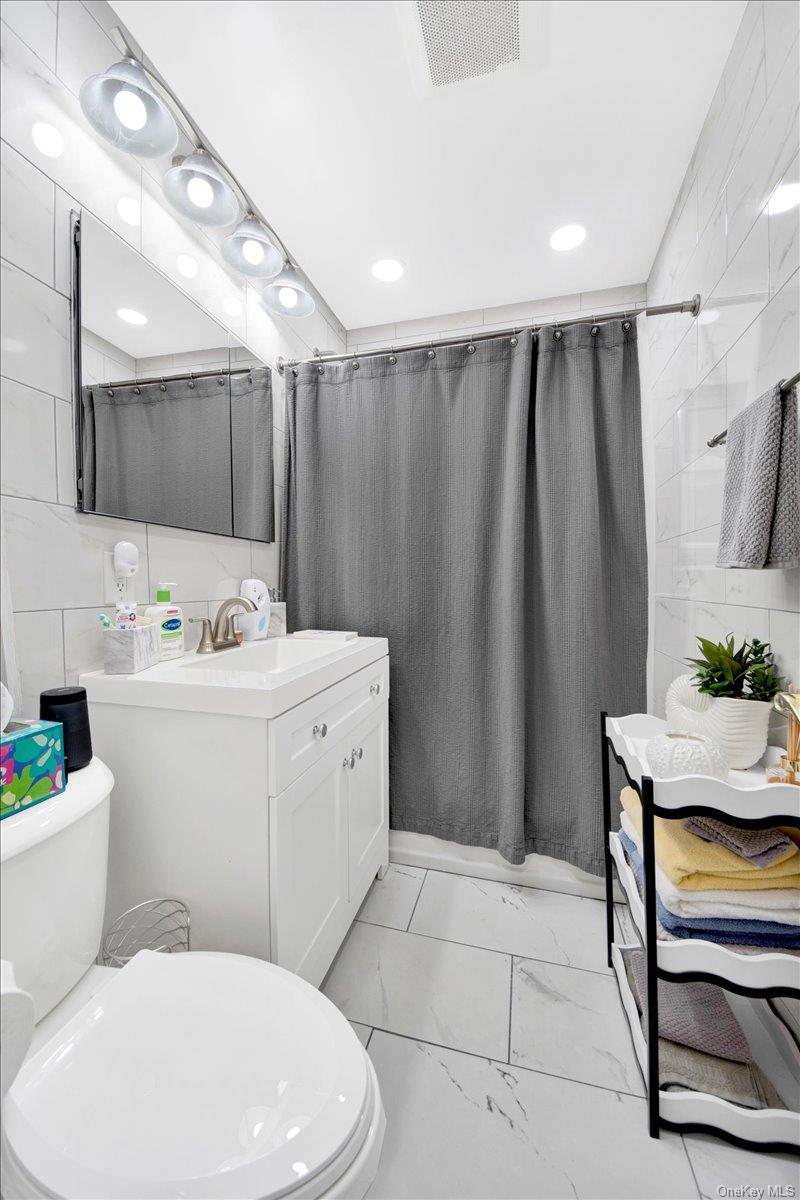 3226 Ampere Avenue, Bronx, NY 10465