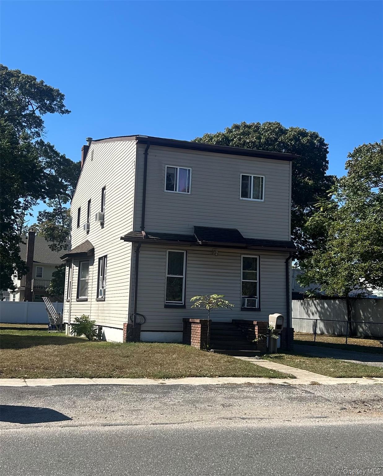 48 Penataquit Avenue, Bay Shore, NY 11706