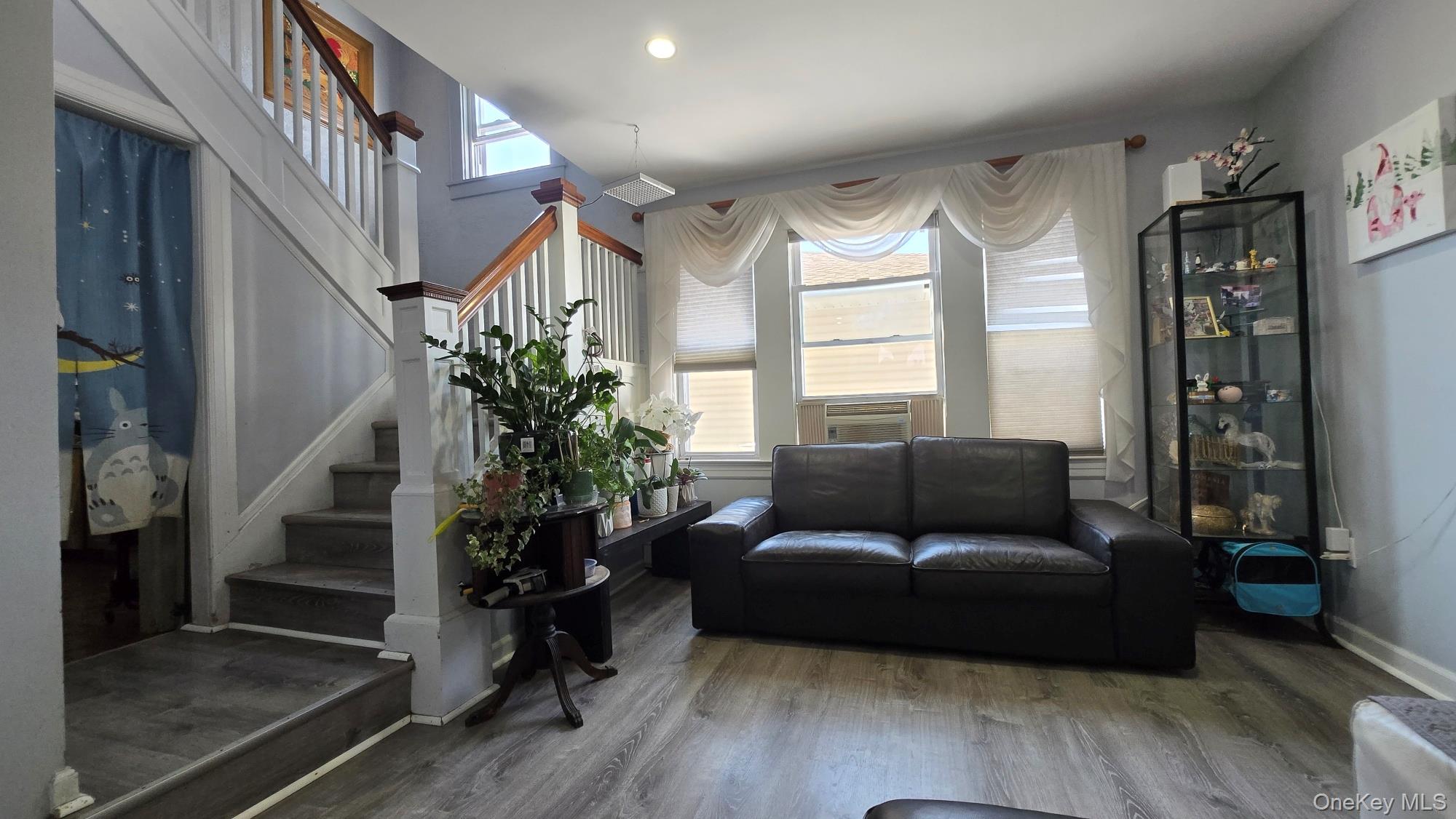 170 E Mineola Avenue, Valley Stream, NY 11580