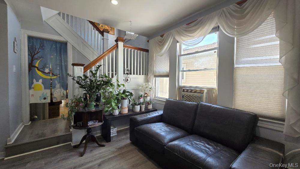 170 E Mineola Avenue, Valley Stream, NY 11580